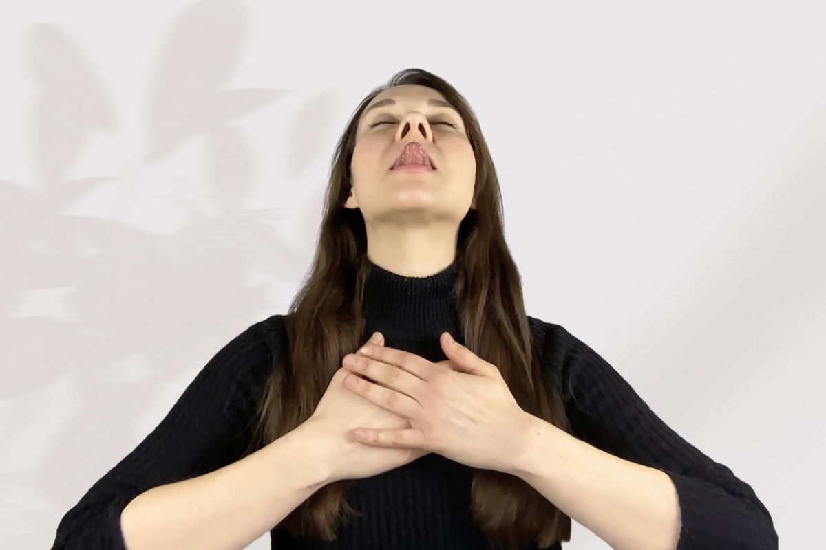 Gesichtsyoga-Übung-Kinn-und-Hals Gesichtsyoga-Übung gegen Doppelkinn