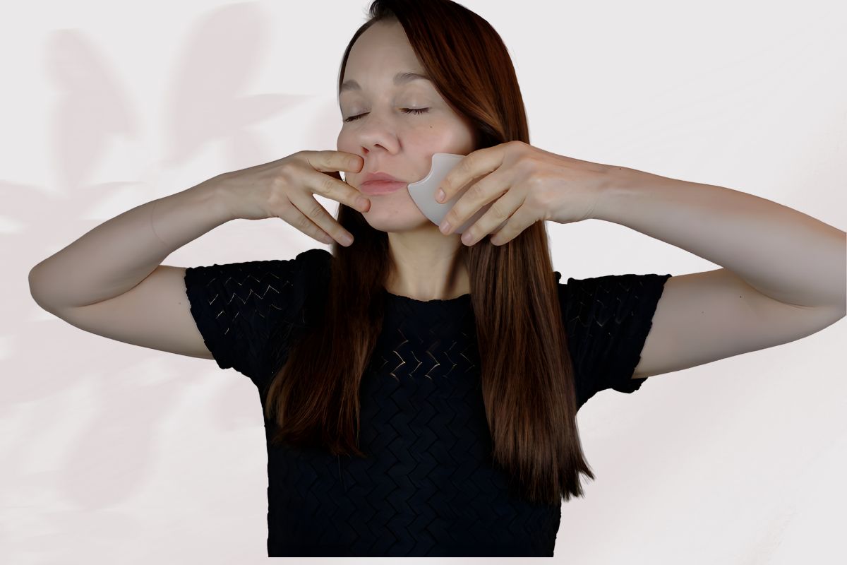 Gua Sha Massage gegen Nasolabialfalten