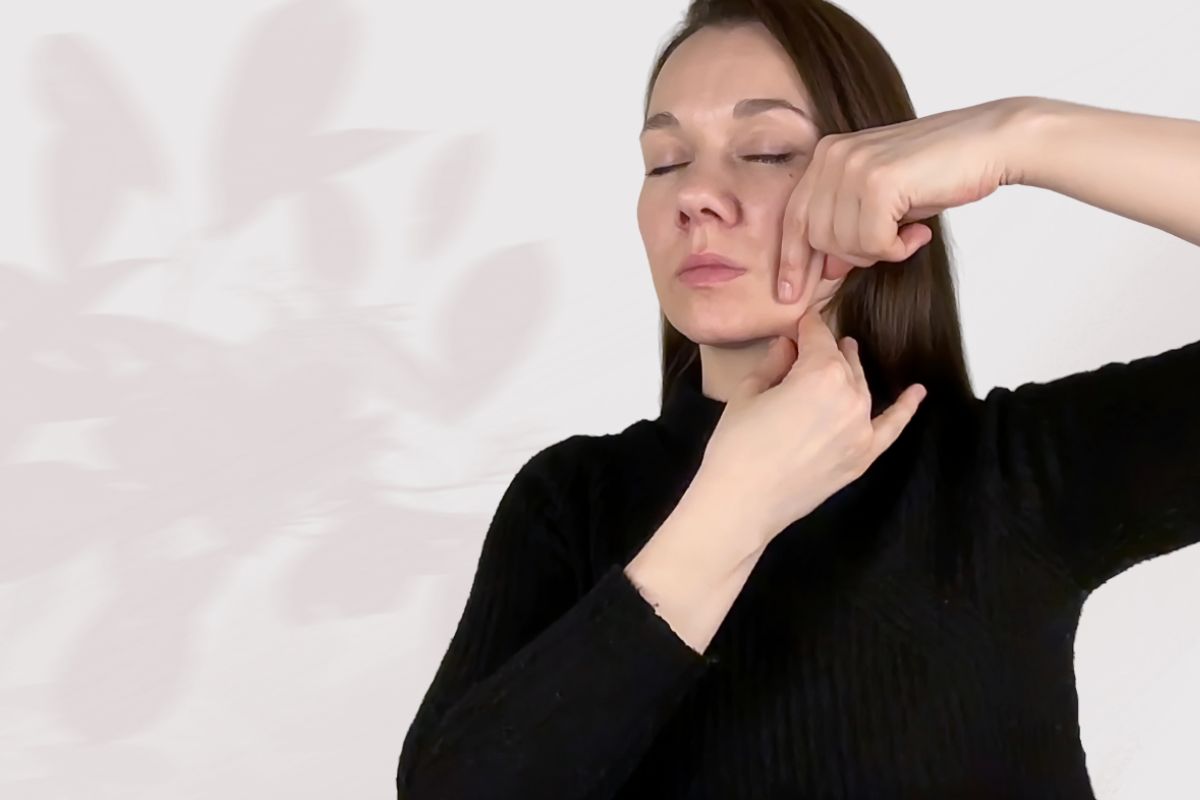 Platysma und Kinnlinie ausmassieren